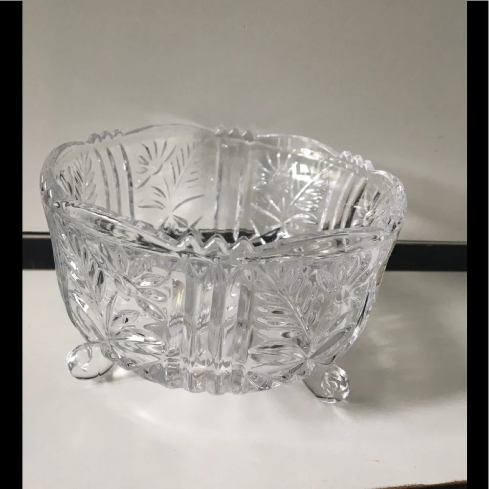 Pinwheel 3-Toed Footed Bowl